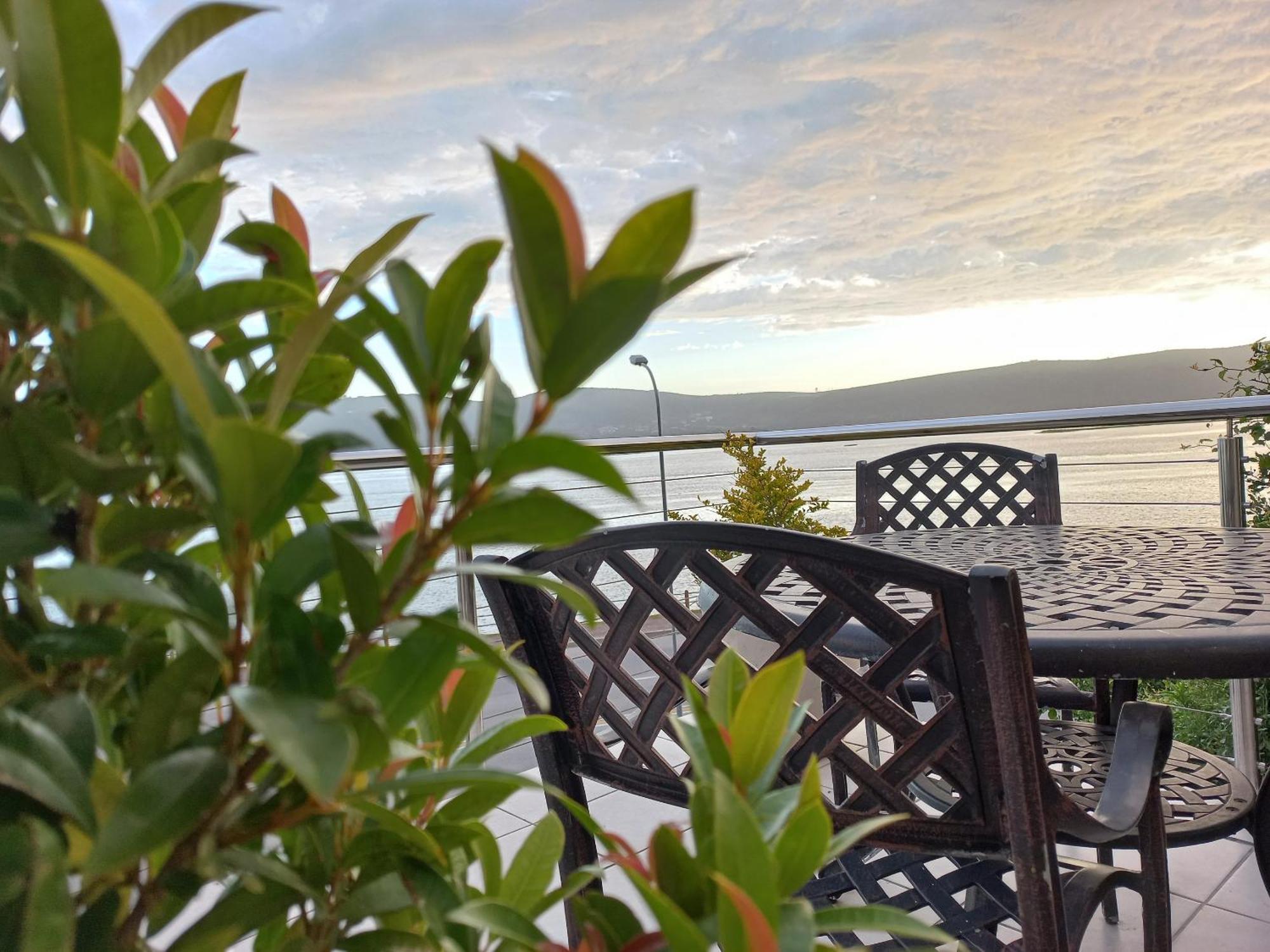 Phoenix Lodge And Waterside Accommodation Knysna Exteriör bild
